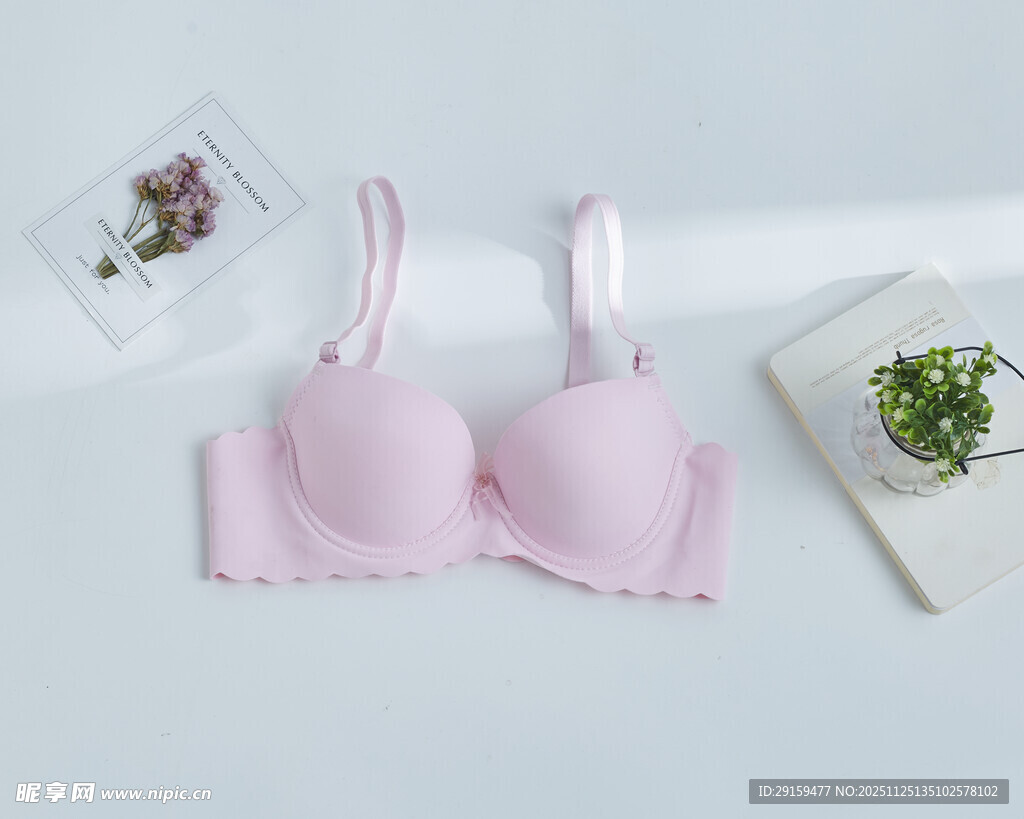 粉色女士内衣展示