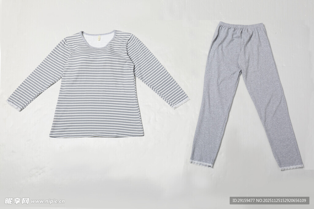 浅灰色家居服套装展示