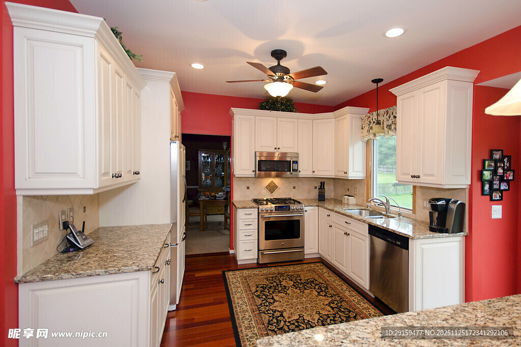 现代风格温馨红色系厨房