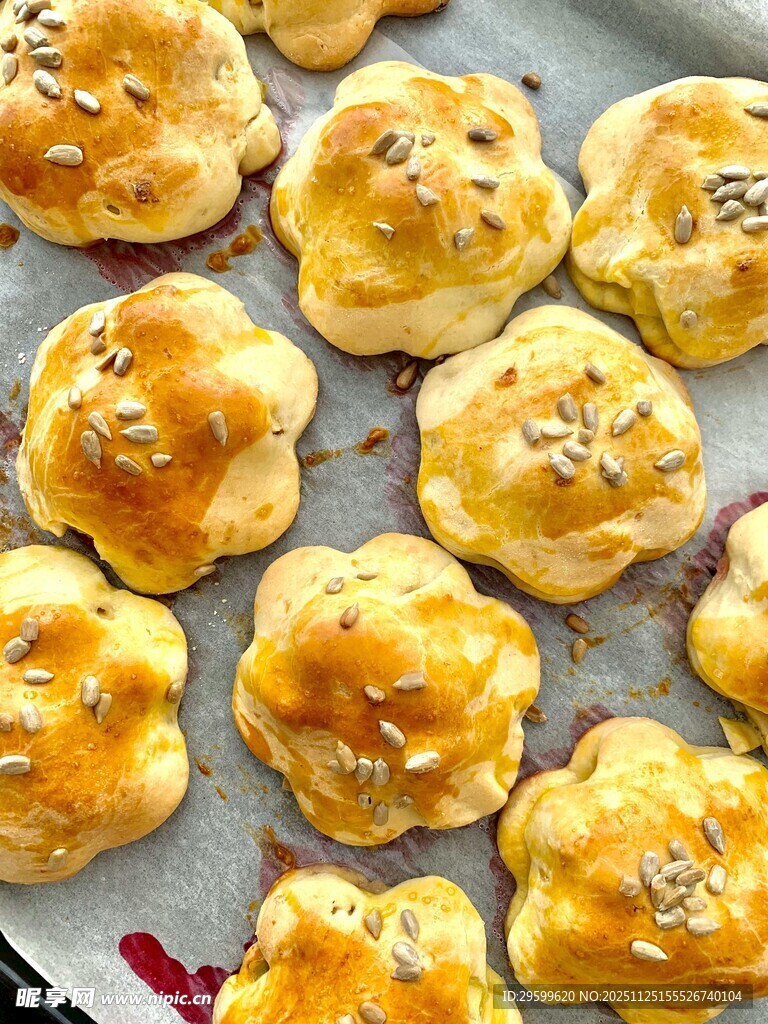 美味芝麻小面包出炉啦