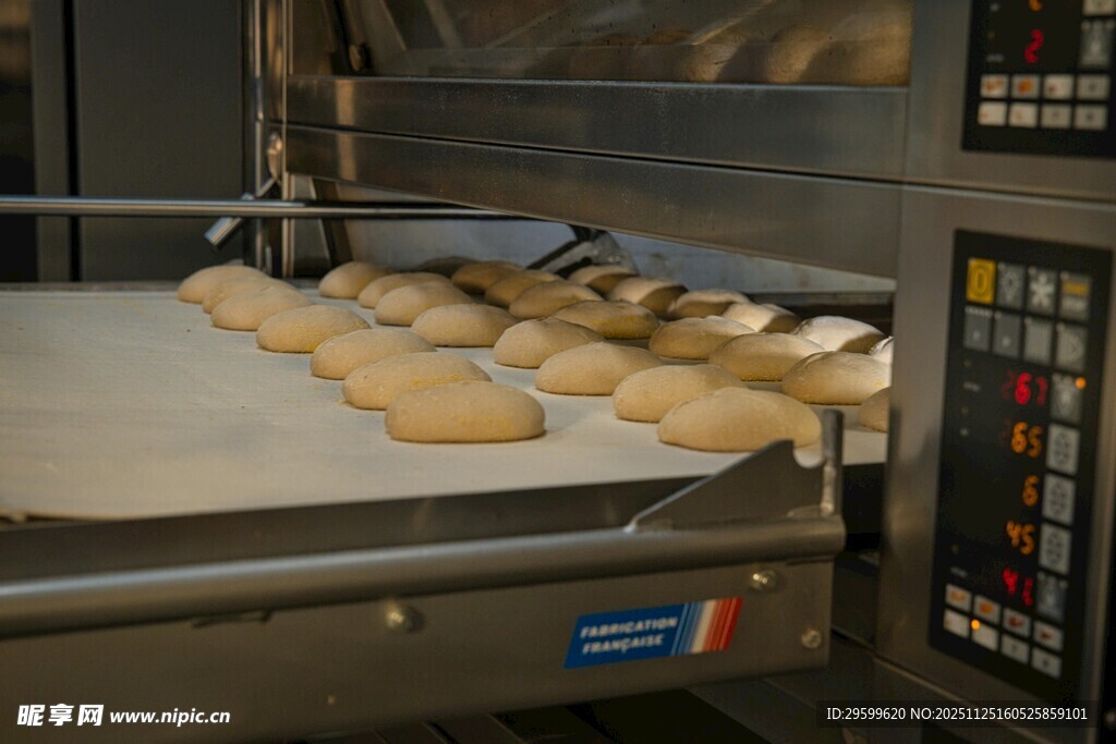 面包烘烤生产线