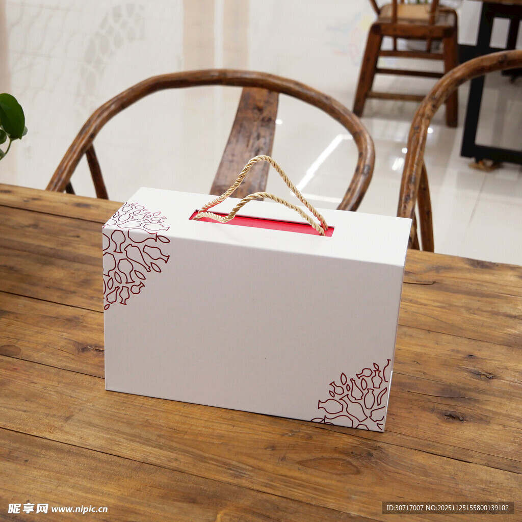 中式花纹手提礼盒