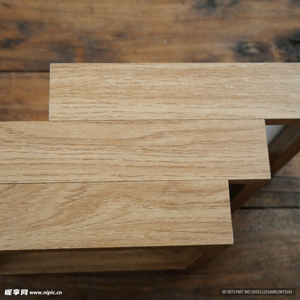 浅色木质相框边框