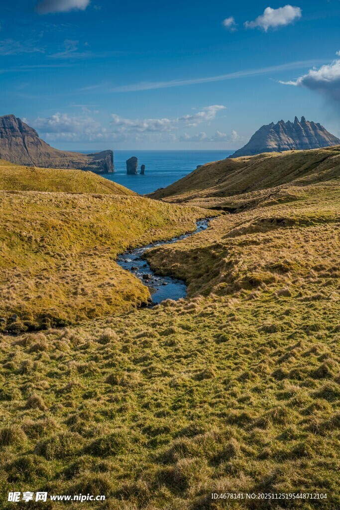 山间溪流壮美自然风光