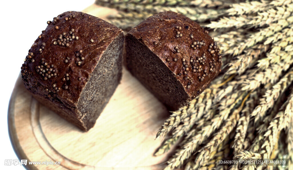 黑麦面包与麦穗特写