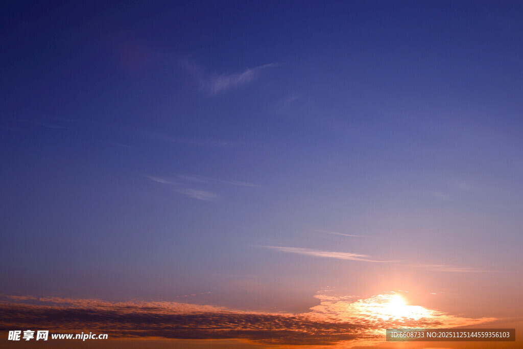 日落时分的美丽天空