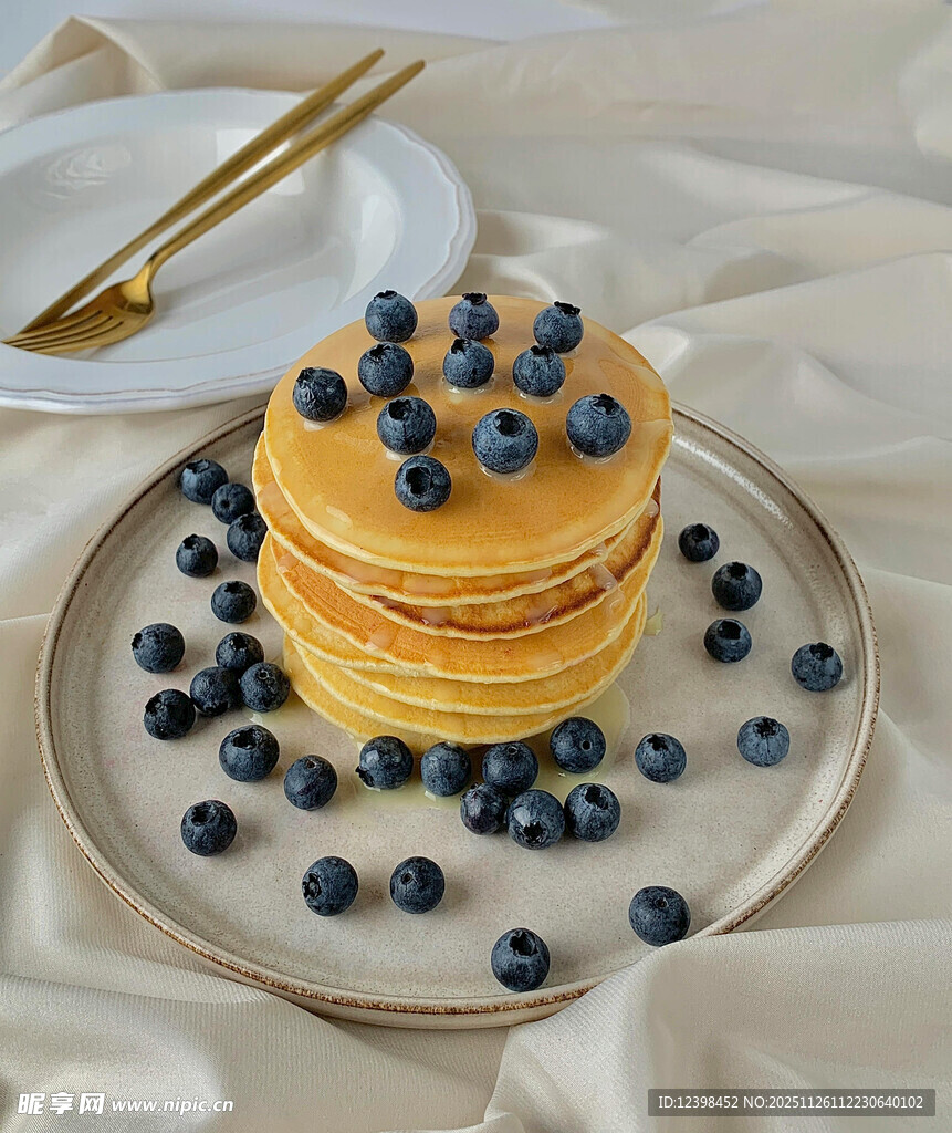 蓝莓松饼摆盘精致诱人