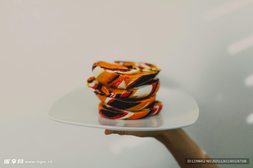 多彩丝巾堆叠展示