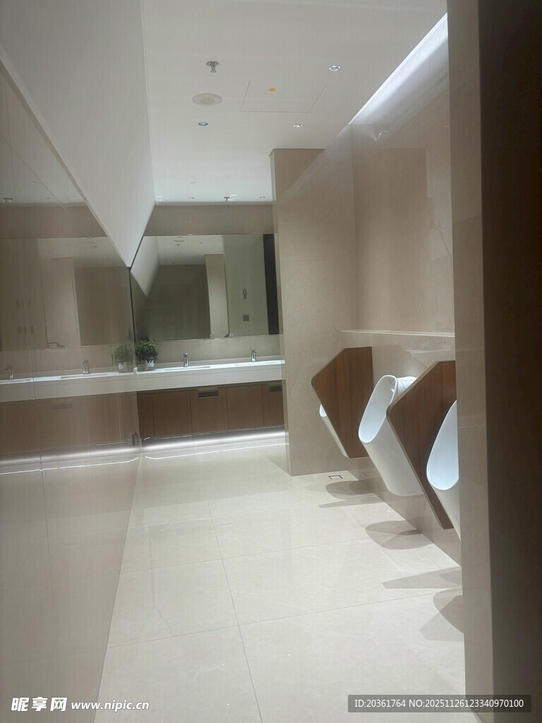 现代简约风格的卫浴空间