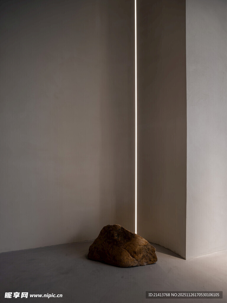 墙角的棕色物件