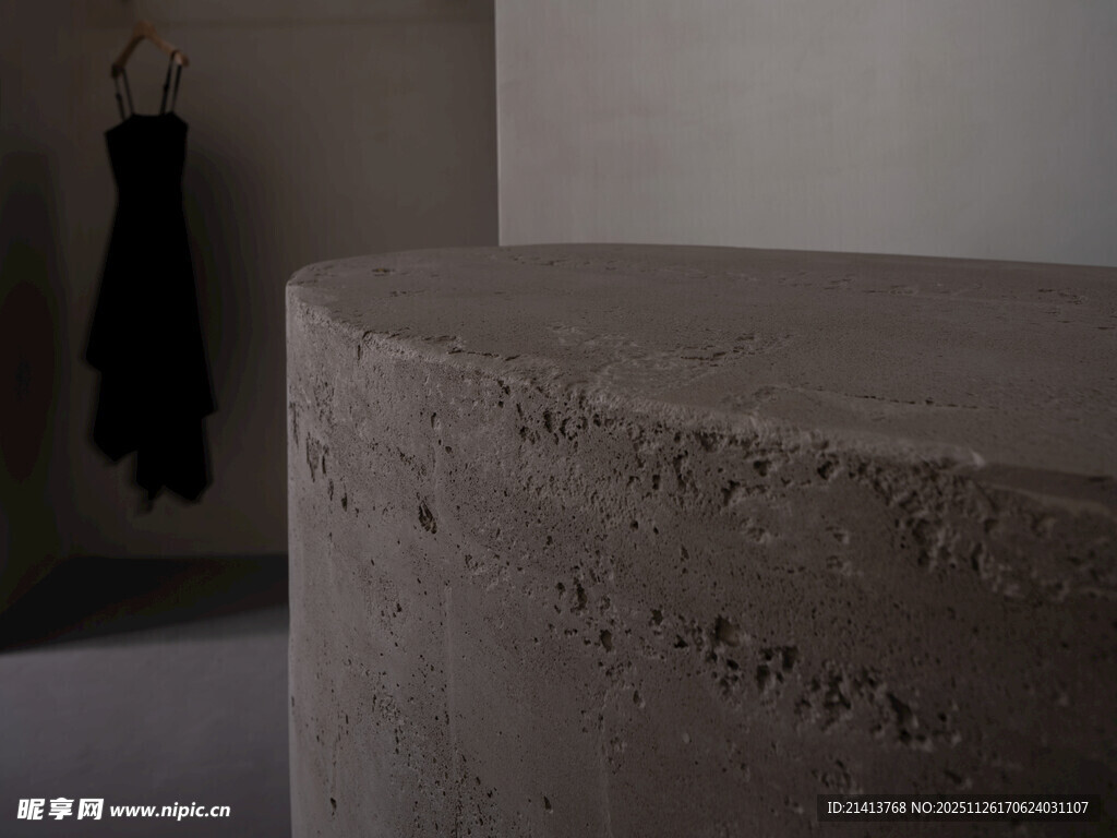 简约混凝土圆柱展示