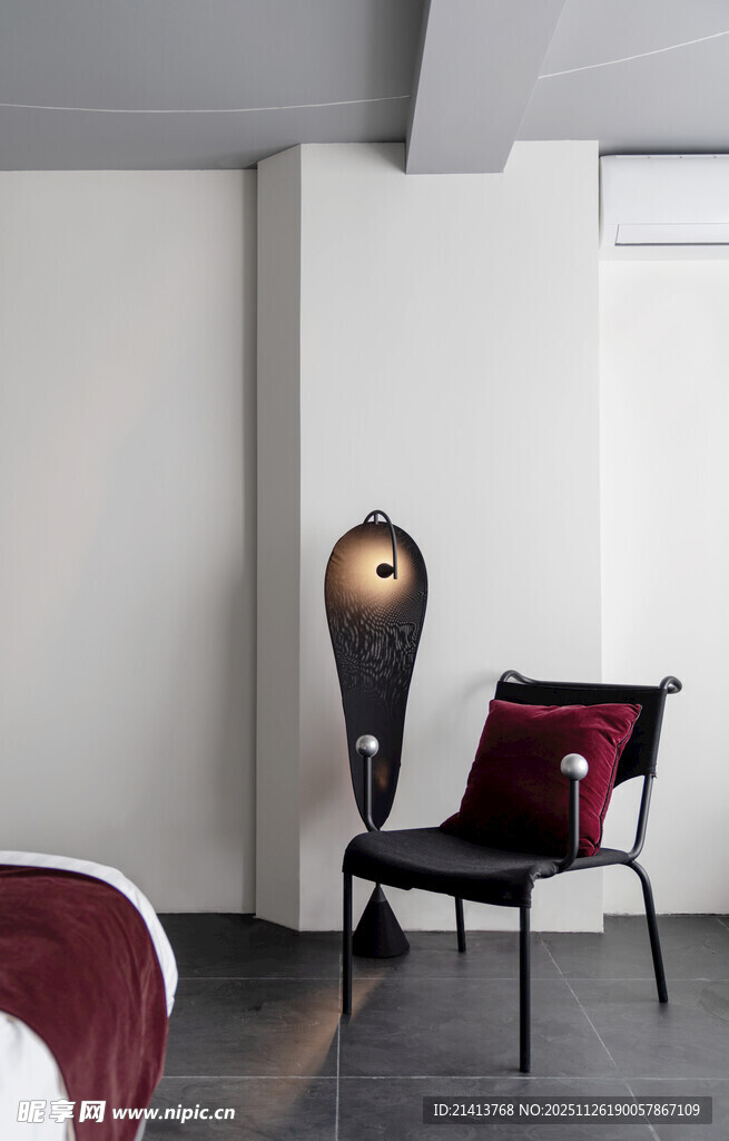 现代简约风室内落地灯与座椅