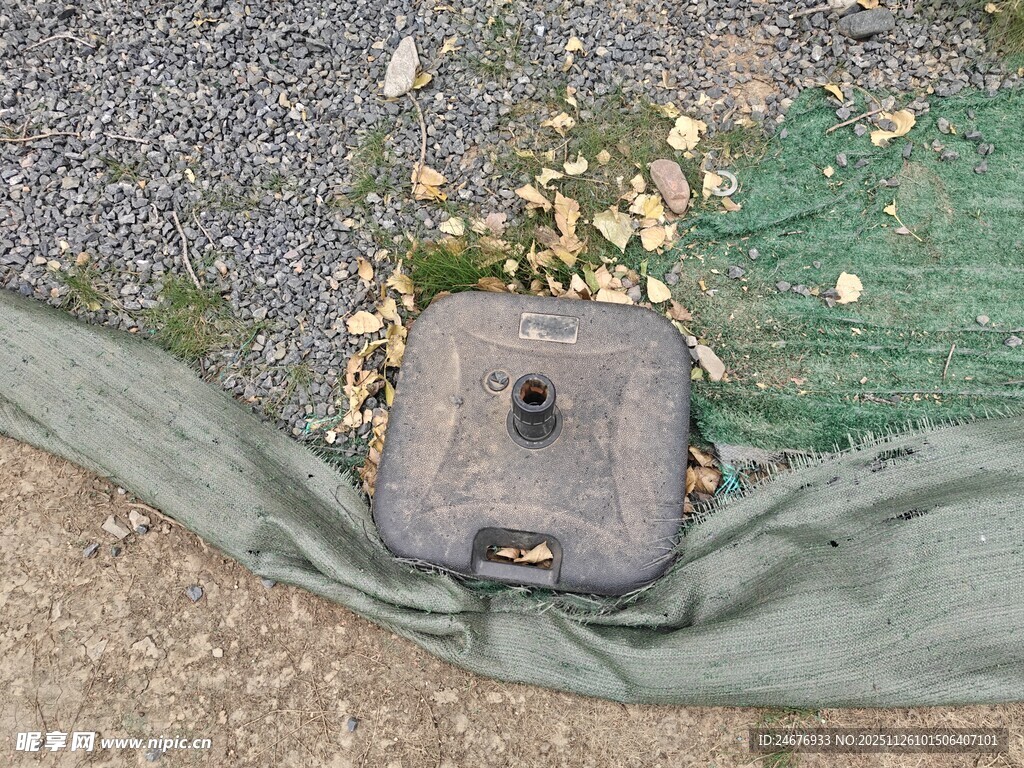 地面上的方形物件