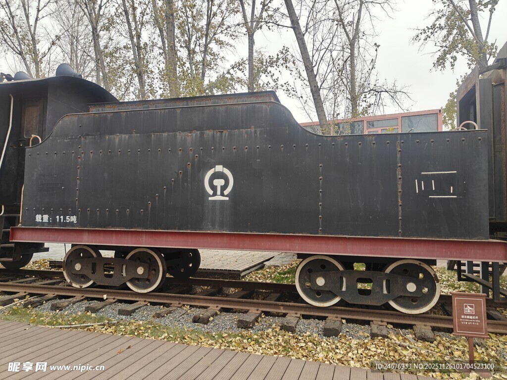 老式蒸汽火车头展示