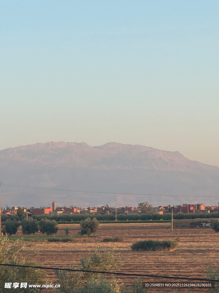 远山近野的开阔风景