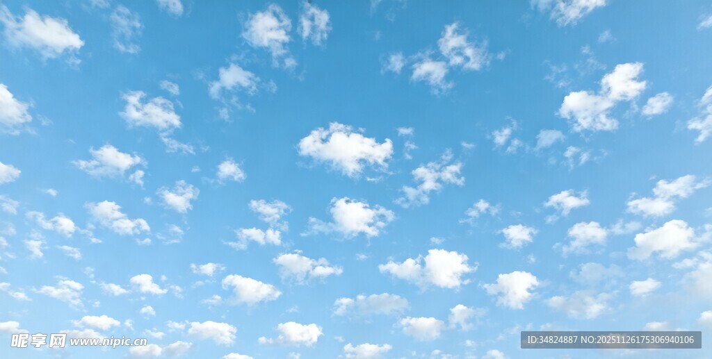 晴朗蓝天飘着朵朵白云