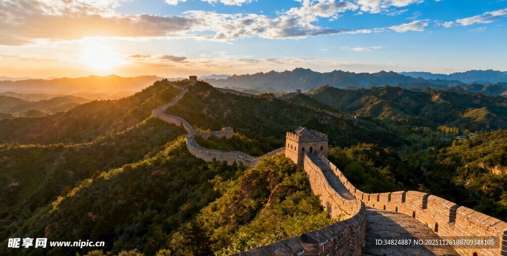 壮丽长城迎日出