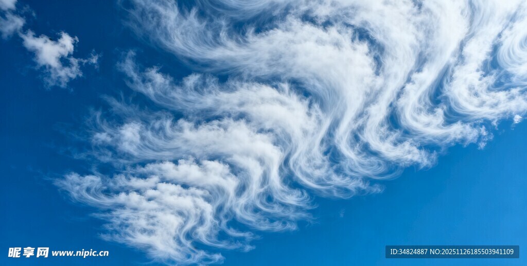 蓝天下的卷云美景