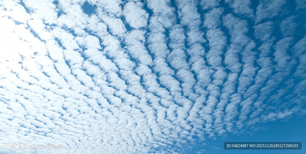 天空中独特的絮状云朵