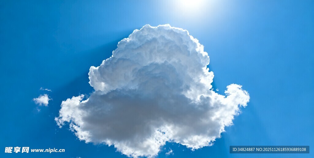 蓝天下的蓬松白云