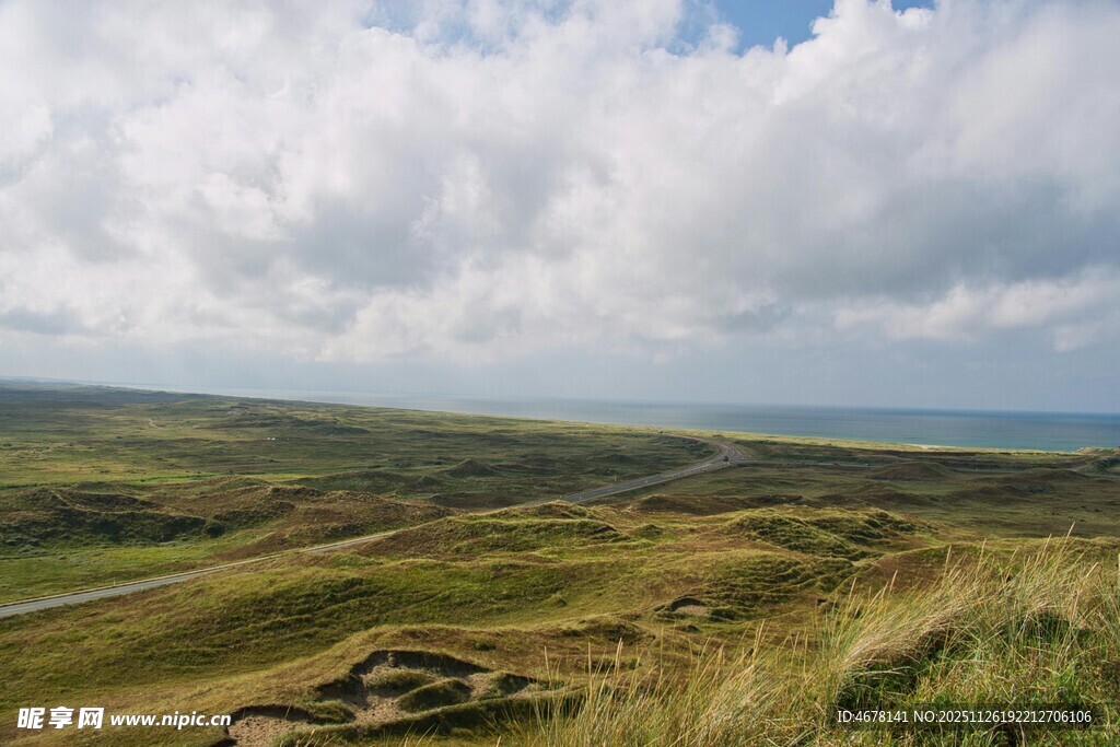草原风光蓝天白云相伴