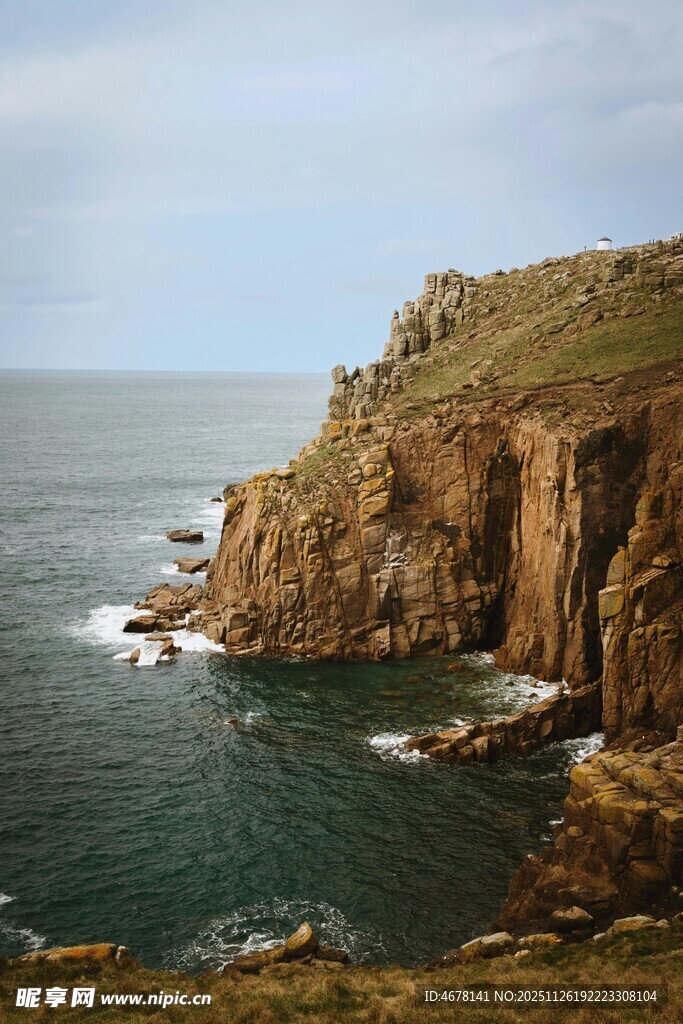海岸边的壮丽岩石景观