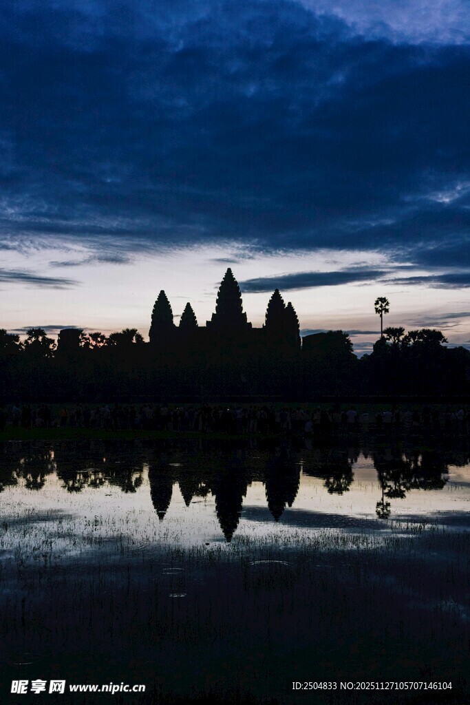 吴哥窟夜景倒影
