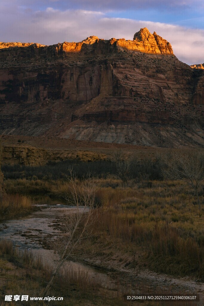 夕阳下的山地风光