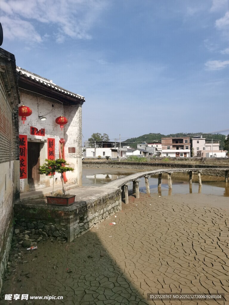 水乡民居 宁静鱼塘风光