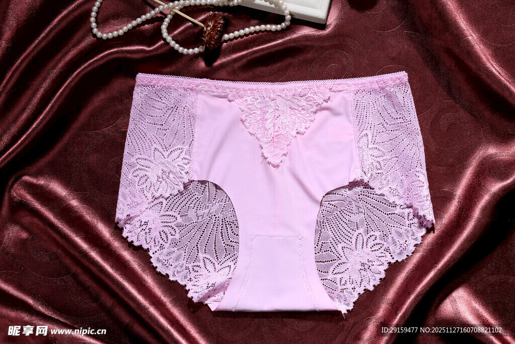 粉色蕾丝女士内裤展示