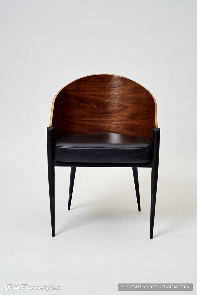 复古木质扶手椅