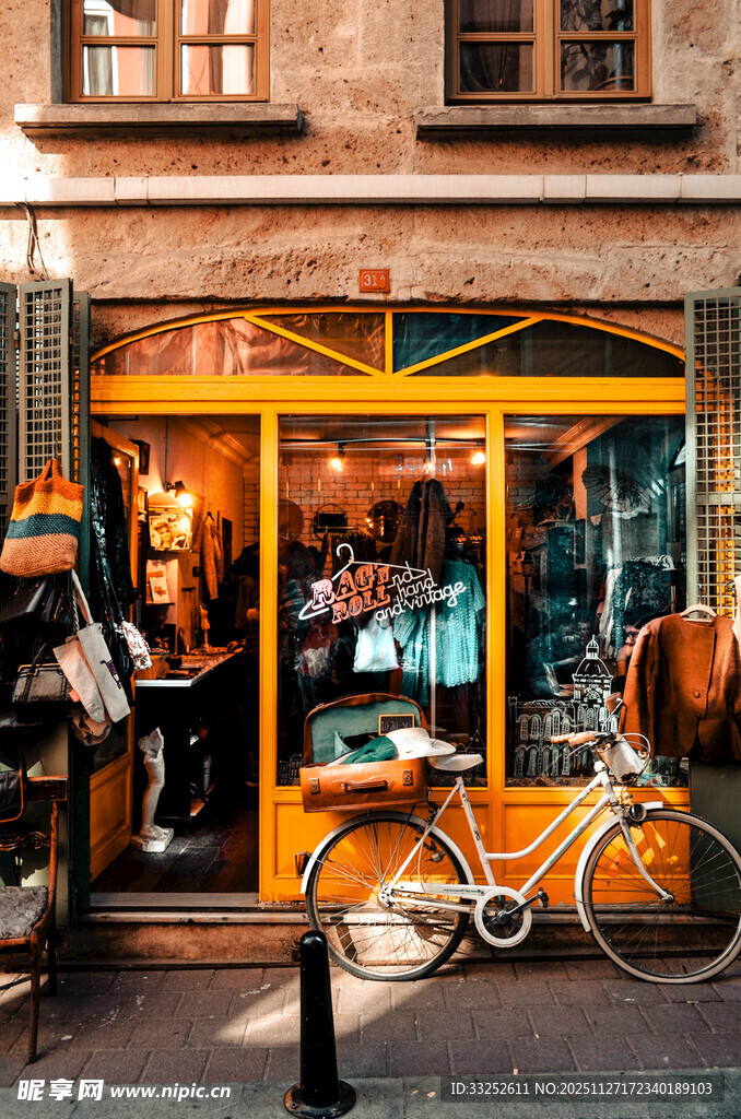 复古风格的街边特色小店