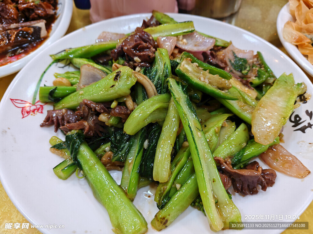 鸡杂炒菜心