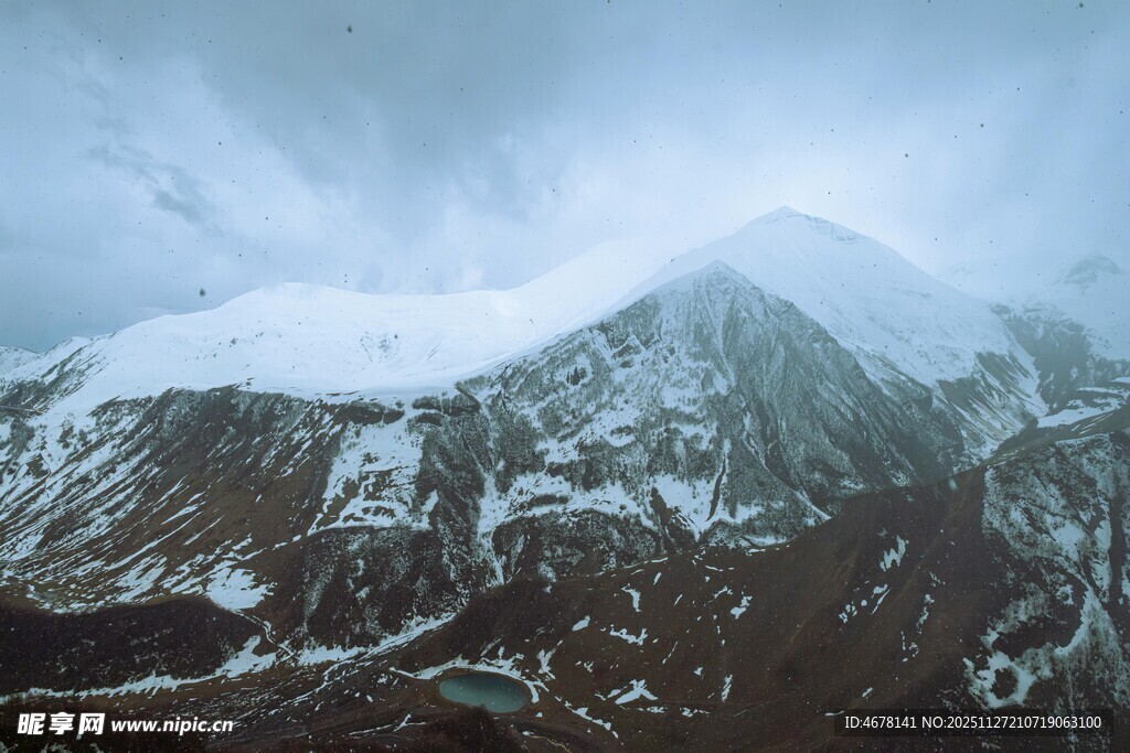 雪山壮丽景观
