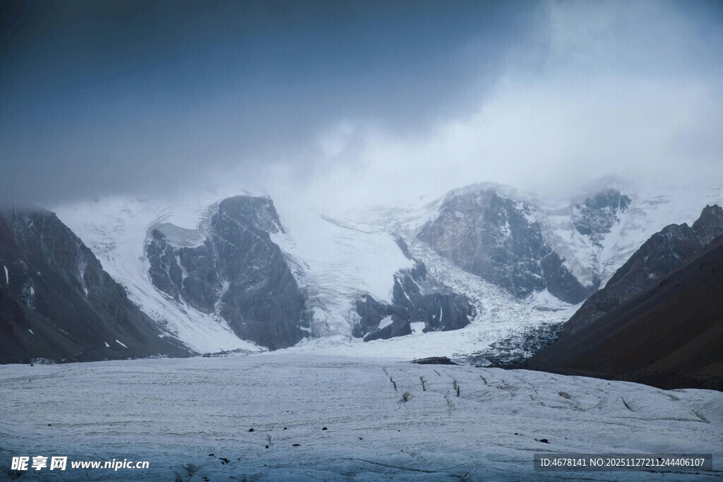 雪山冰川壮丽景观