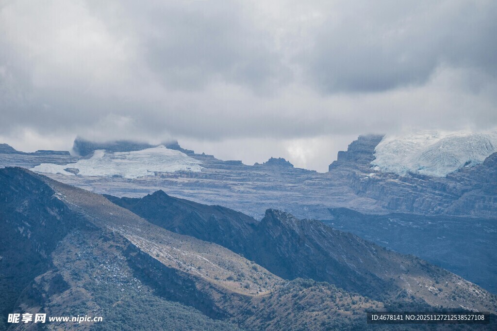 壮丽高山云海景观