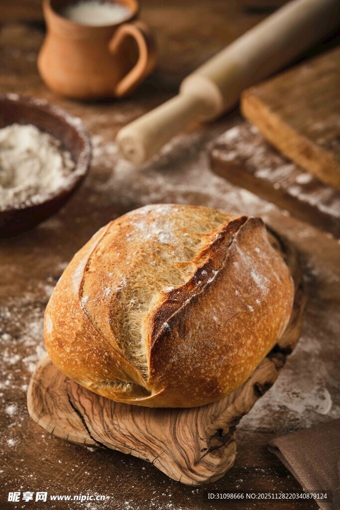 新鲜出炉的美味手工面包