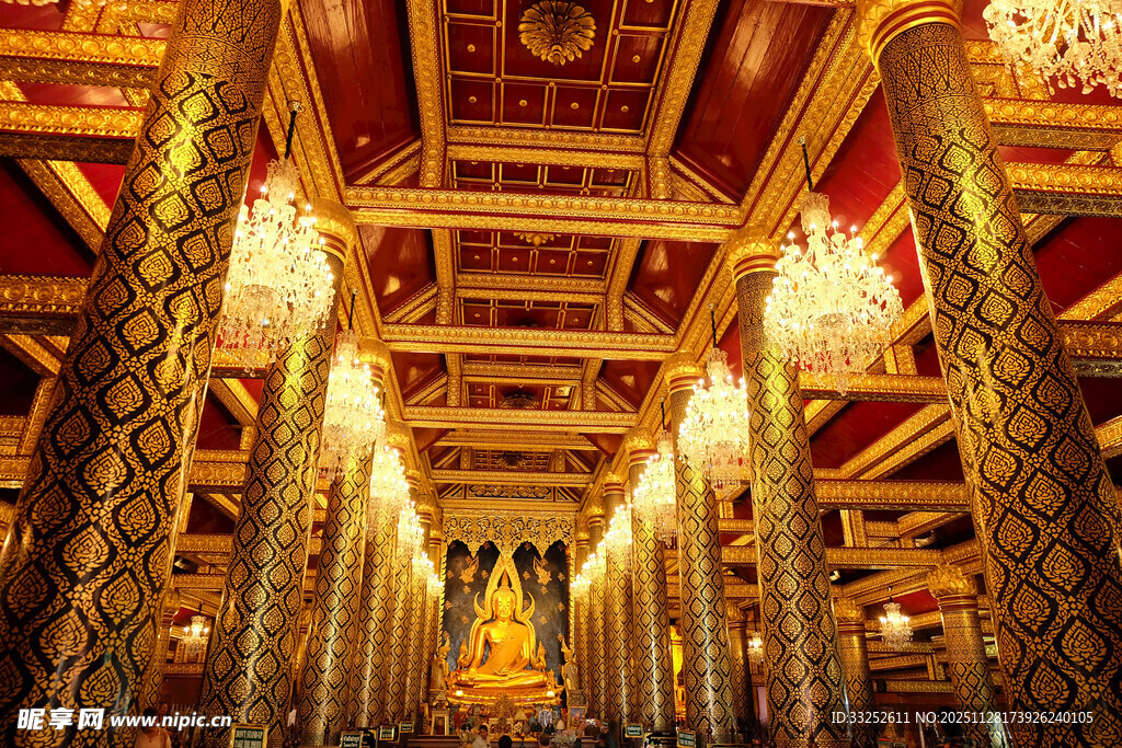 华丽寺庙内部的璀璨景象