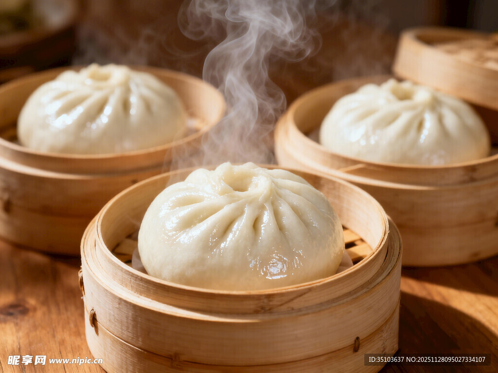 热气腾腾的美味小笼包