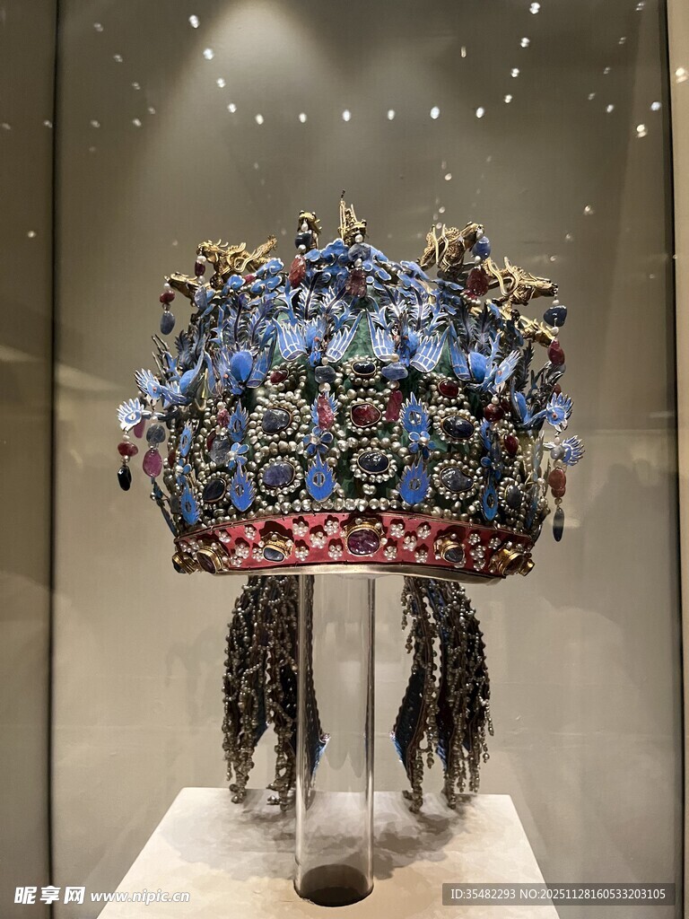 精美传统凤冠展示