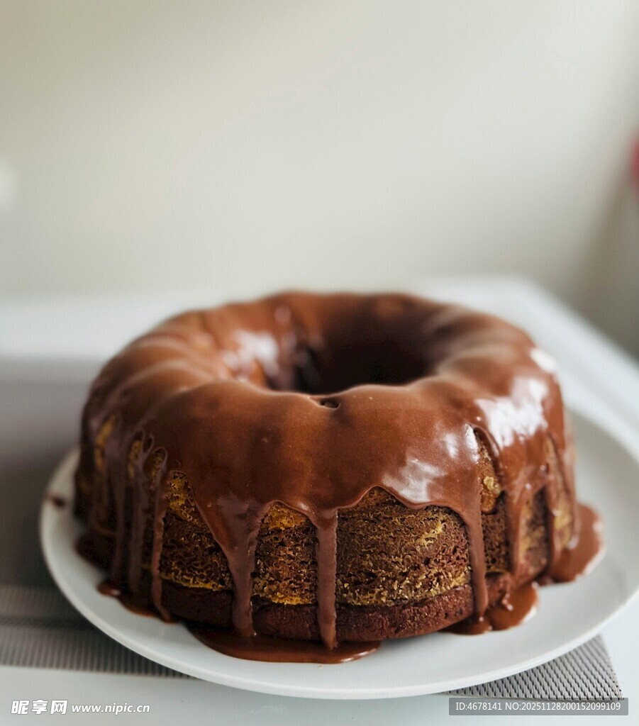 巧克力淋面环形蛋糕