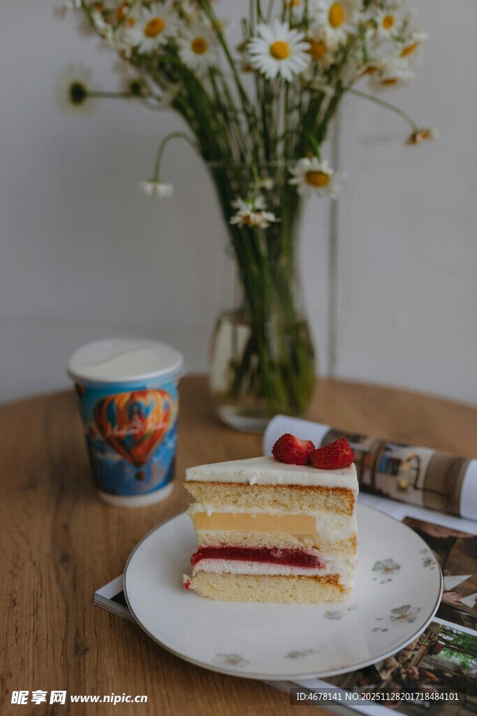 精致下午茶点心与鲜花