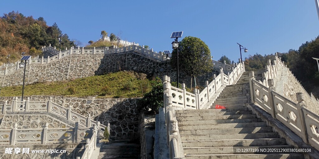 山间石阶步道风景