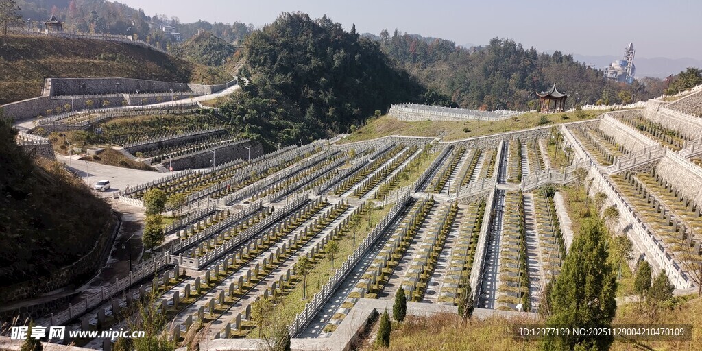 梯田公墓景观 层次分明的田园美