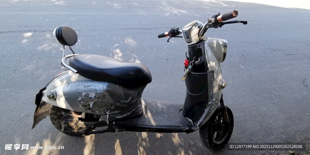 复古电动滑板车