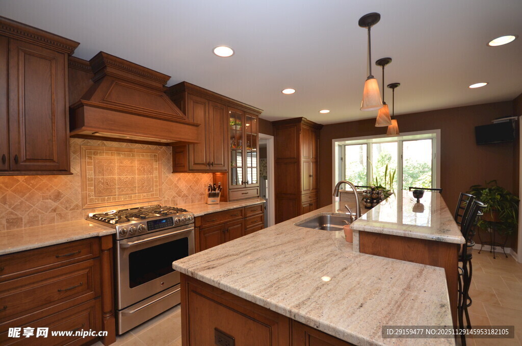 现代风格的温馨木质厨房