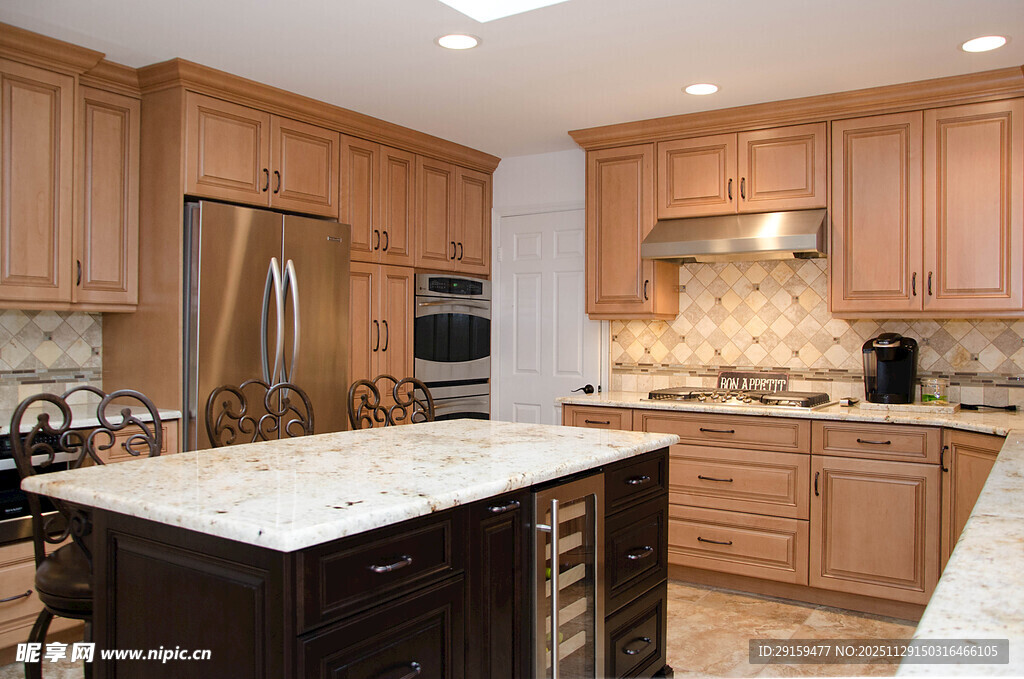 现代木质厨房优雅空间