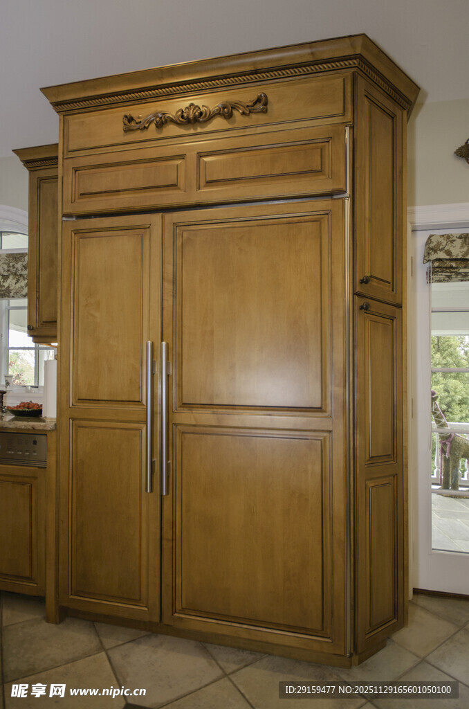 实木双门厨房大橱柜