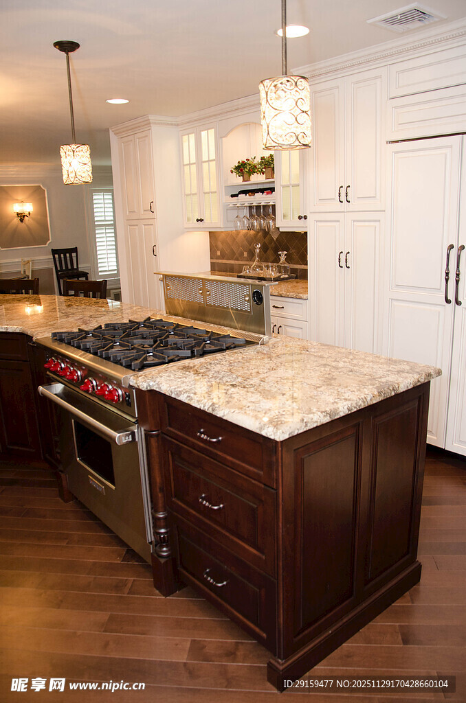 现代风格豪华厨房一角