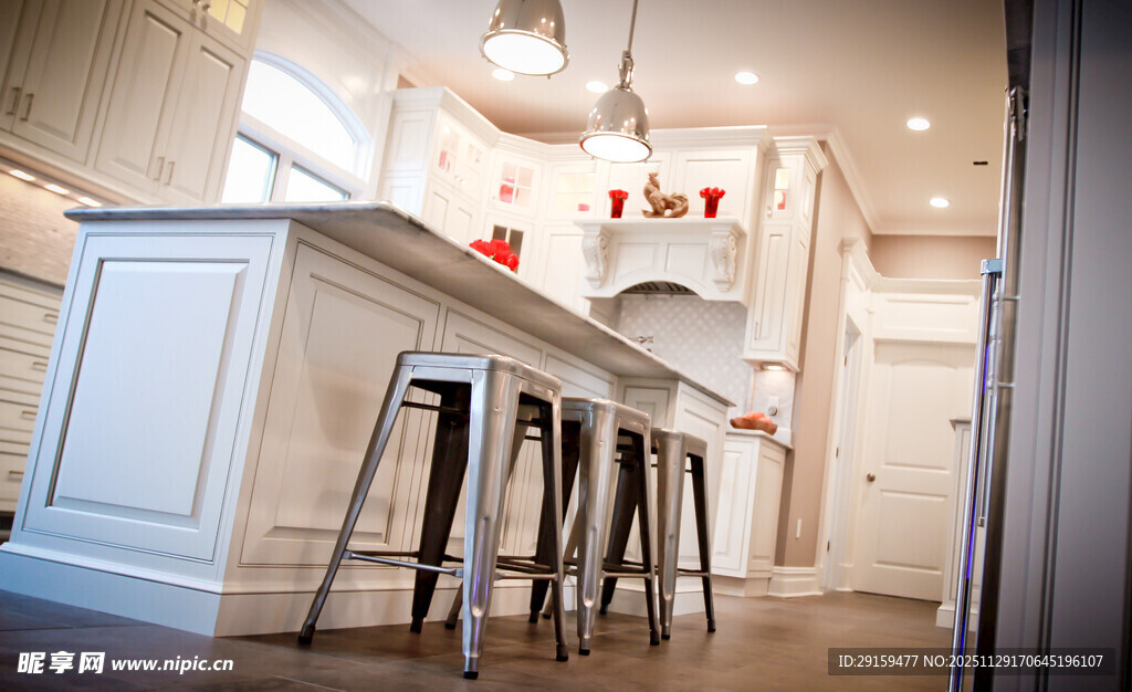 现代简约风格厨房吧台